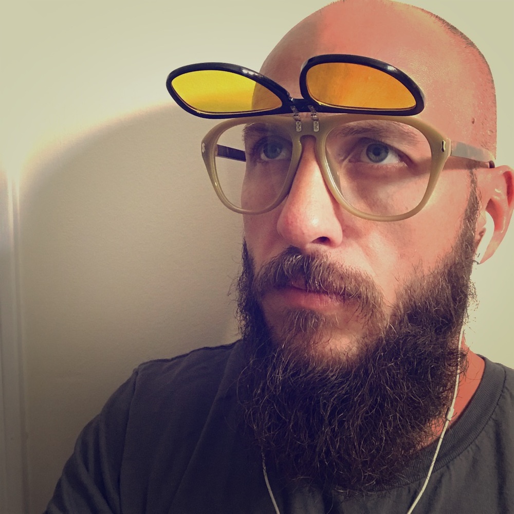 Flip up glasses Conor Mcgregor Gucci style